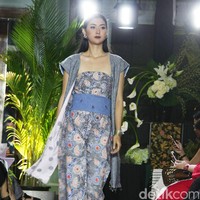 Koleksi Batik Kudus dari 11 Desainer Indonesia tergabung dalam Fashion First yang bertemakan Kembang Kudus diantaranya: Amelia Kartikasari, barli Asmara, Calla Atelier by Olivia Lazuardy dan krishandi Hartanto, Cezsz Homme, Day and Night by Yelle, Deden Siswanto, Dua Tandamata by Astrid dan Dini, Natalia Kiantoro, Noom nomi by Soetjipto Hoeijaja, Partick Owen dan Rinda Salmun. [Foto: Mohammad Abduh/Wolipop].