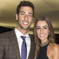 Jemma Boskovich merupakan desainer perhiasan dan kekasih pembalap Formula 1 dari tim Red Bull, Daniel Ricciardo. Foto: Instagram