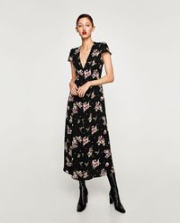 5 Long Dress Hitam yang Simpel Tapi Manis untuk Dipakai Kondangan