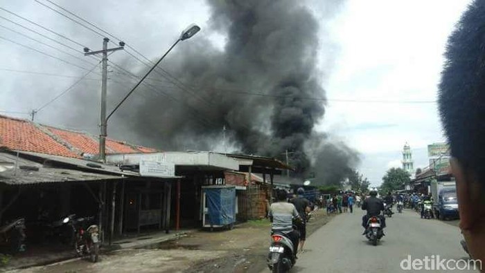 4 Ruko di Tegal Dilalap Api
