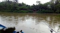 Sungai tempat anak-anak buang hajat