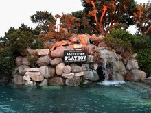 Terbongkarnya Kelakuan Para Seleb Hollywood Langganan Playboy Mansion