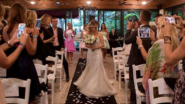 Miris, Wanita Ini Nikahi Diri Sendiri karena Jomblo di Usia 40 Tahun