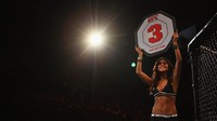 Menurut Arianny Celeste, bercermin dari perjuangannya selama 15 tahun jadi ring girl, profesi itu lebih dari sekadar membawa-bawa papan ronde dan ikut berkontribusi mempromosikan UFC. (Foto: Mark Kolbe/Getty Images)