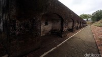 Benteng Pendem kini menjadi tampak menyeramkan bagi para pengunjung yang masuk.