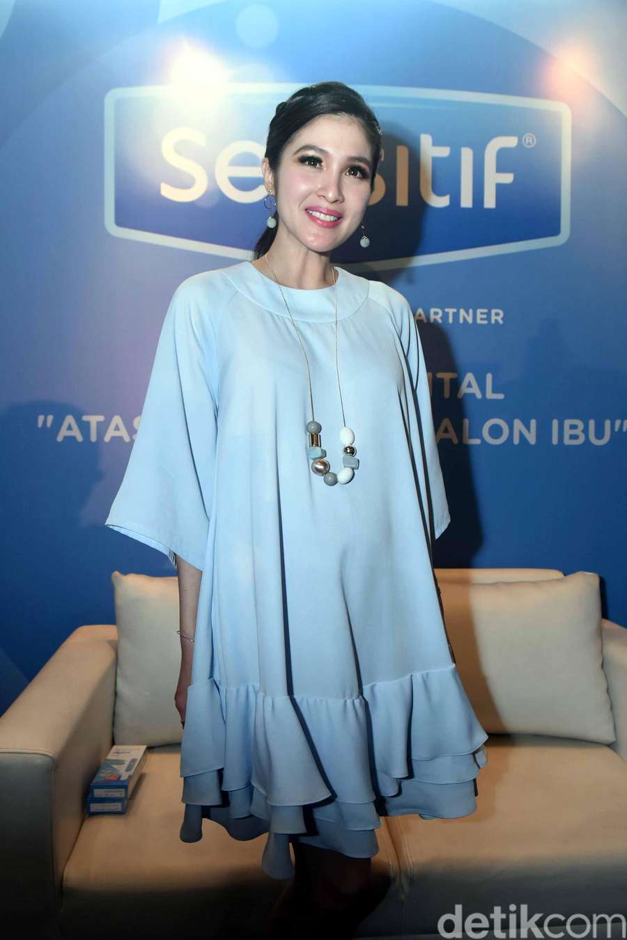 Hamil Tujuh Bulan, Sandra Dewi Beri Ini Untuk Sang Suami