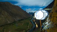 Skylodge Adventure Suites merupakan suatu tempat tidur berupa kapsul untuk dua orang, dengan total ada tiga kapsul di sana (Dok. Skylodge Adventure Suites/Facebook)
