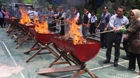 Pemusnahan digelar di lapangan parkir Kemendag, Jakarta, Kamis (28/9/2017).