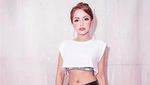 Senyuman Manis DJ Yasmin yang Seksi