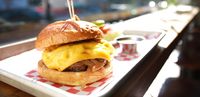 Wow! 6 Burger dengan Daging Juicy dan Keju Leleh Wajib Dicoba Saat Ke Los Angeles