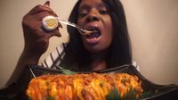 Perdengarkan Suaranya Saat Makan, Wanita Ini Jadi Viral di YouTube