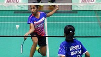 Suasana pertandingan babak penyisihan kategori tunggal putri kelompok usia U-15 di GOR Ken Arok Malang, Kamis (28/9). (dok. Milo)