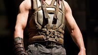 Yang satu ini tidak sedang mengenakan sungkup CPAP. Ini adalah Bane, salah satu karakter di film Batman: Dark Knight Rises yang diperankan oleh Tom Hardy. Tapi mirip juga kan? Foto: imdb