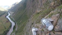 Skylodge Adventure Suites merupakan suatu paket bermalam yang ditawarkan kepada para pecinta adrenalin (Dok. Skylodge Adventure Suites/Facebook)