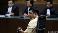 Fahd divonis hukum 4 tahun penjara denda Rp 200 juta subsider 3 bulan.