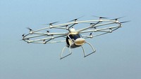 Secara teknis, taksi terbang merupakan sebuah drone berukuran raksasa. Layaknya helikopter mini, Volocopter memiliki kapasitas dua penumpang disertai 18 baling-baling (Reuters)