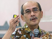 Buruh Janji Nggak Demo, Faisal Basri Kritik Penanganan Corona