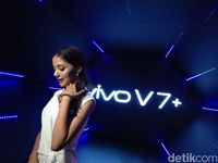 Kelahiran Ponsel Selfie 24 Megapixel Vivo V7+