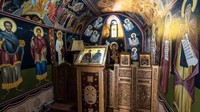 Ada 6 biara yang berfungsi sebagai tempat ibadah. Dalam biara ini terdapat kapel yang penuh dengan mural religiius (Alesha Bradford/CNN)