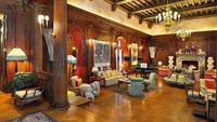 Rumah mewah ini punya 29 kamar tidur dan 4 ruang tamu. Semuanya dihias dengan interior yang unik. Istimewa/Forbes.