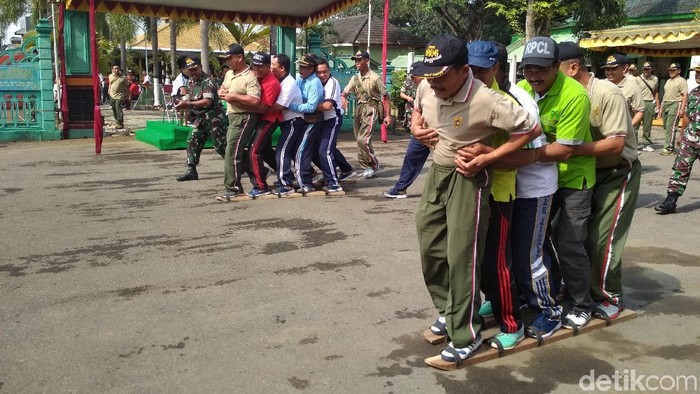 Ini Cara Tentara Jalin Kebersamaan dengan Polisi dan Kades
