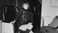 Berbi Benton menjadi wanita pertama yang muncul di era kejayaan bos Playboy itu. Dove/Daily Express/Getty Images.