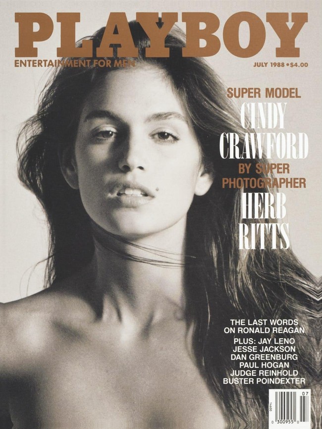 Cindy Crawford pernah tampil di majalah Playboy tahun 88. Saat itu ia masih remaja. Usia Cindy masih 15 tahun ketika dituntut untuk berpose seksi di majalah tersebut. Foto: dok. Majalah Playboy