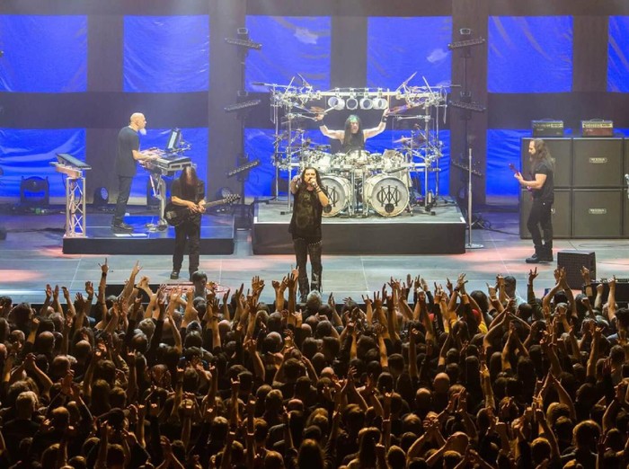 Dream Theater saat konser rangkaian tur Images Words and Beyond 2017