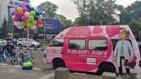 Mobil ini dilengkapi dengan tiga unit tenda sebagai sarana curhat masyarakat. Tenaga kesehatan yang menggawangi pun cukup lengkap, mulai dari psikolog, psikiater hingga konsultan. Foto: Tri Ispranoto