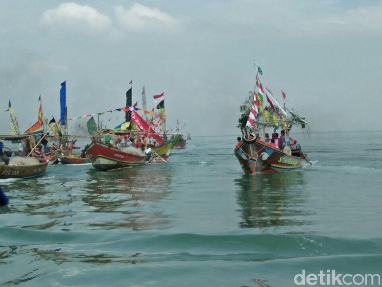TPI Mati Suri, Nelayan Selipkan Musik Reggae di Ritual Nadran TPI Mati Suri, Nelayan Selipkan Musik Reggae di Ritual Nadran