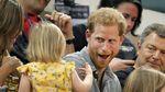 Reaksi Tak Terduga Pangeran Harry Saat Popcorn Dicuri Bocah