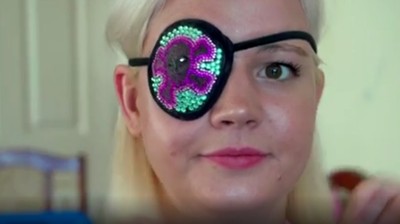 Kehilangan Bola Mata, Wanita Ini Kreasikan Masker Mata Lucu
