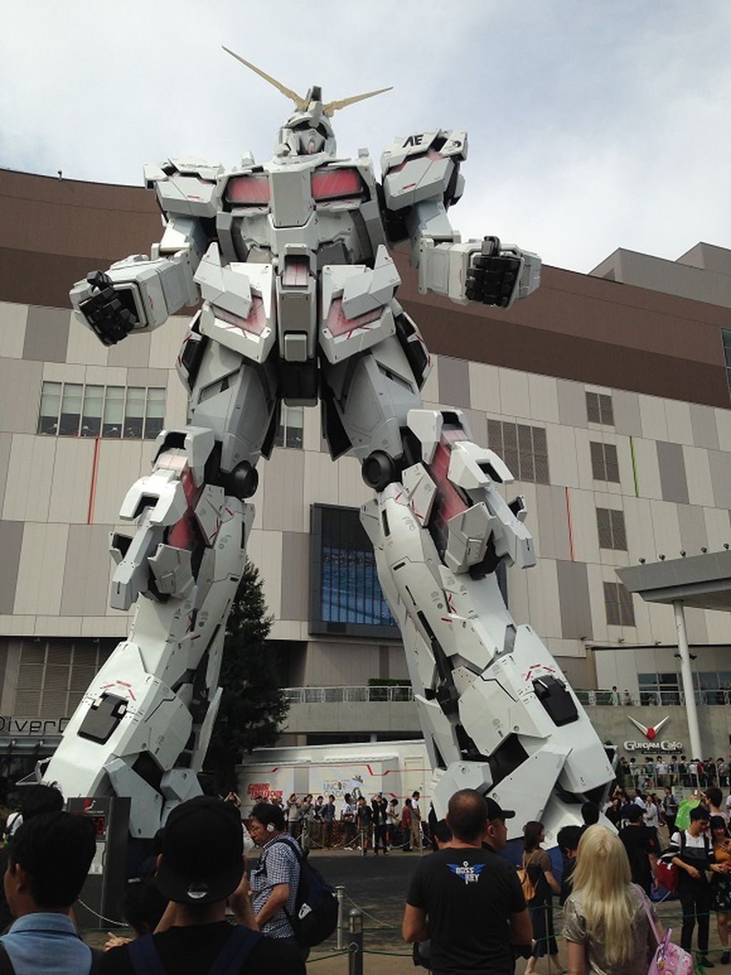  Robot  Gundam  Kembali Beraksi Di Tokyo Foto 2