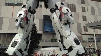 Setelah vakum selama beberapa bulan, akhirnya patung Gundam terbaru kembali berdiri. Foto: istimewa