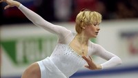 Maria Butyrskaya tampil di Playboy terbitan Rusia pada tahun 1998. Atlet seluncur indah ini punya banyak prestasi di negaranya dan Eropa. (Phil Cole /Allsport)