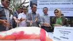 Gula Rafinasi dan Daging Kadaluwarsa Dibakar