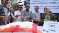 Hadir dalam pemusnahan barang bukti itu Dirjen PKTN Kemendag, Syahrul Mamma, Sekjen Kemendag Karyanto Suprih dan pejabat terkait.