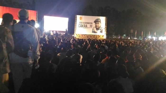 Divif-1 Kostrad Nobar Film G30S/PKI Bersama Warga Depok