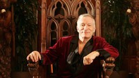 Hugh Hefner membuat Playboy magazine sejak lebih dari 60 tahun lalu. Pada tahun 1990 silam, Hefner pernah memasang Donald Trump di cover majalahnya (Foto: Dok. Twitter Hugh Hefner)