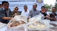 Pemusnahan di Kemendag ini hanya 2 ton daging impor kedaluwarsa dan 2 ton gula rafinasi. Sementara sisanya dimusnahkan sendiri oleh pelaku usaha.