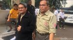Senyum Jonru Ginting Saat Berbaju Tahanan dan Diborgol
