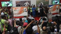 Panda pejantan diberi nama Cai Tao, sedangkan panda betina bernama Hu Chun.