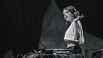 Senyuman Manis DJ Yasmin yang Seksi