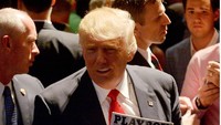 Hefner mendukung Obama, bagaimana dengan Trump? Trump sendiri pernah tampil di cover Playboy namun belakangan Hefner justru menyesal dan malu akan cover Playboy itu. (Foto: Getty Images)