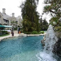 Rumah ini telah terjual pada tetangga Hugh Hefner, Daren Metropoulos senilai US$100 juta atau sekitar Rp 1,3 triliun, sebelum ia meninggal pada Rabu (27/9/2017). Foto: Istimewa