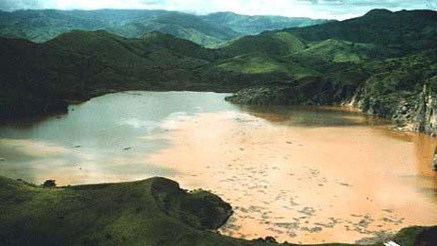 Danau Nyos di Kamerun dipercaya membawa sial (geo.arizona.edu)