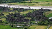 Namun sayang, konflik di Myanmar tidak bisa dihindari. Rumah-rumah dibakar dan hanya menyisakan lahan yang hangus (Soe Zeya Tun/Reuters)