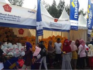 Meriahkan HUT TNI ke-72, Bank Mandiri Gelar Pasar Murah