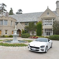 Biasanya pesta digelar di rumah Hugh Hefner bersama para model Playboy dan tamu VIP. Foto: Getty Images