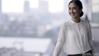 Padahal di kesehariannya, Ayu Laksmi, adalah sosok yang ceria dan penuh dengan aura postif.